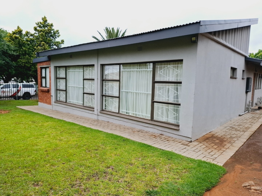 4 Bedroom Property for Sale in Generaal De Wet Free State